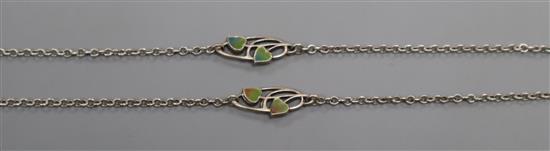 An Art Nouveau-style 800 white metal and stylised enamel leaf guard chain, 117cm